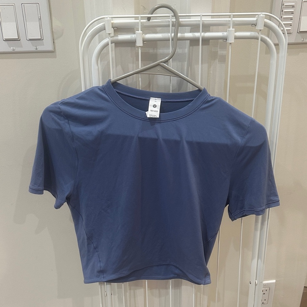 Lululemon blue soft stream cropped tee